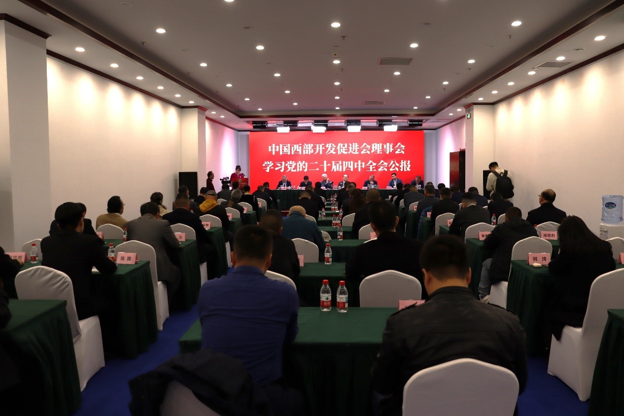 会议室里的人们  AI 生成的内容可能不正确。