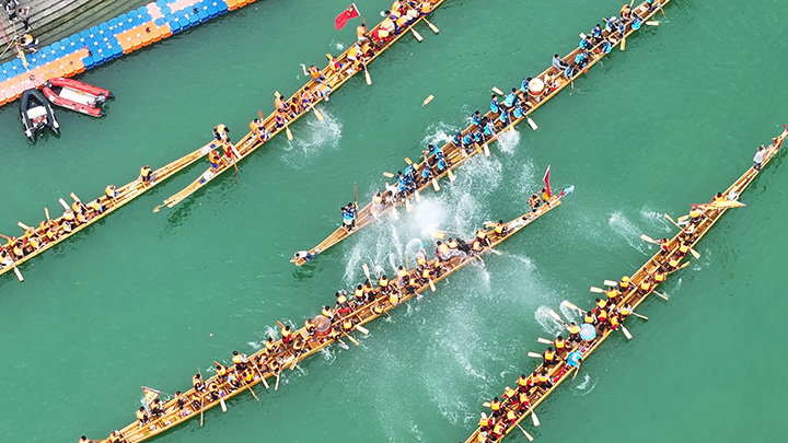 2025年“龙舟游江”现场 碧江区融媒体中心供图