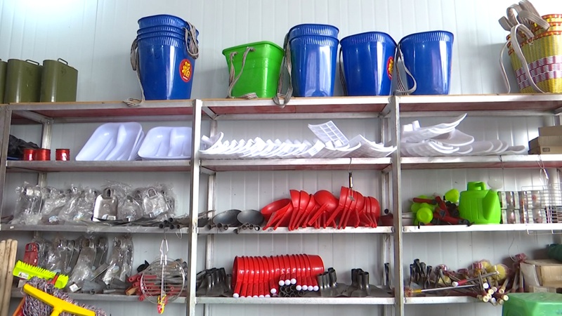 金沙县柳塘镇双兴村农资经营部各类农具、种子、肥料一应俱全。