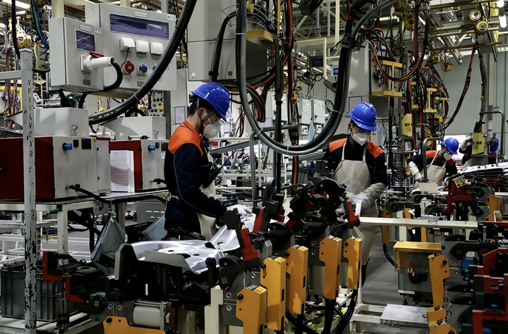 图为农行贵阳分行支持的宁德时代（贵州）新能源材科技有限公司生产车间。