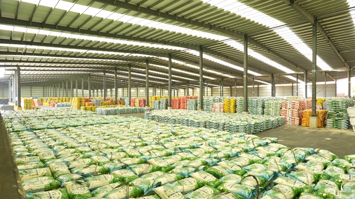 图为农行贵阳分行支持的贵州西洋实业有限公司生产车间。