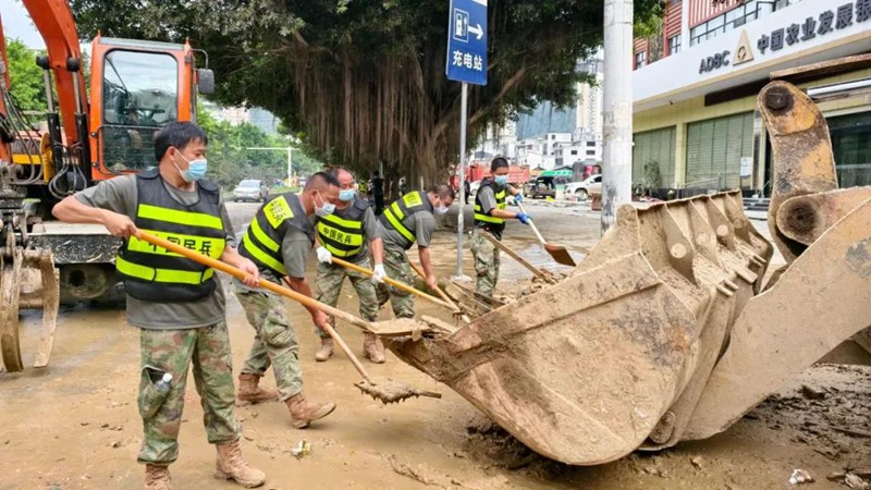 社会各界驰援榕江抗洪救灾。