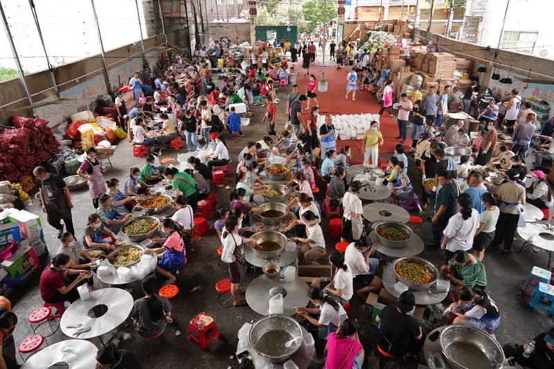 社会各界驰援榕江抗洪救灾。