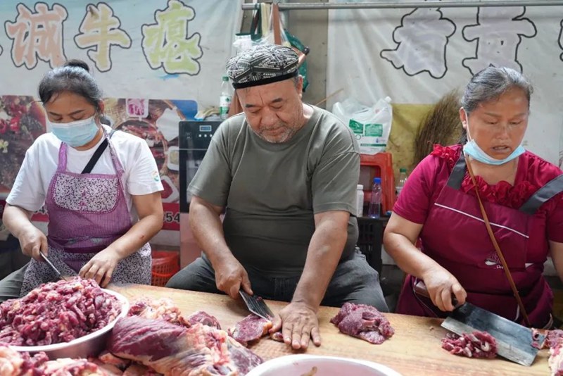 社会各界驰援榕江抗洪救灾。