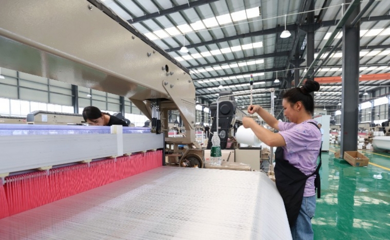 毕节纺织“研产销一体化”项目一期建成投产。