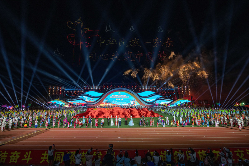 贵州省黔东南州第十一届运动会暨第五届少数民族传统体育运动会开幕式在黄平县体育公园盛大启幕。梁文摄