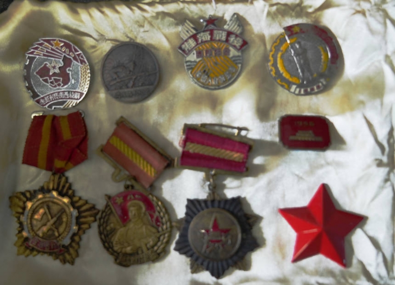 解保田（已故）获得的奖章。