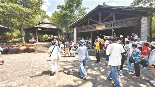 香港著名电视剧《酒是故乡醇》的外景拍摄地。（度假区供图）