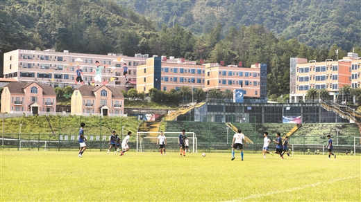 藏在群山之间的姑婆山体育基地。（度假区供图）