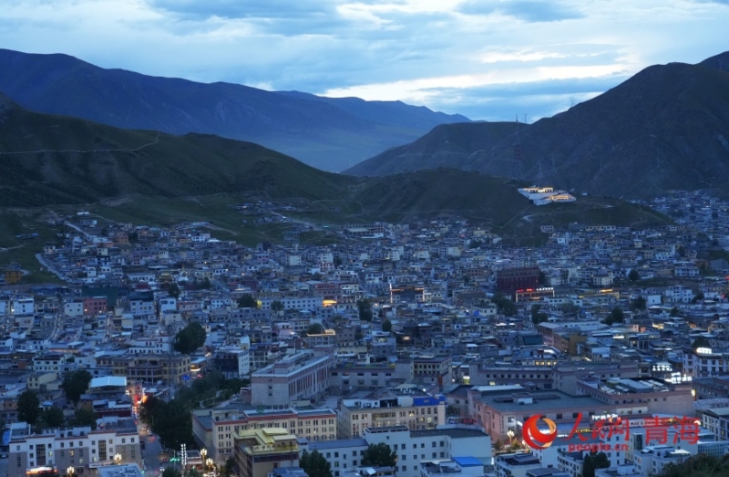 从当代山远眺。人民网记者 甘海琼摄 