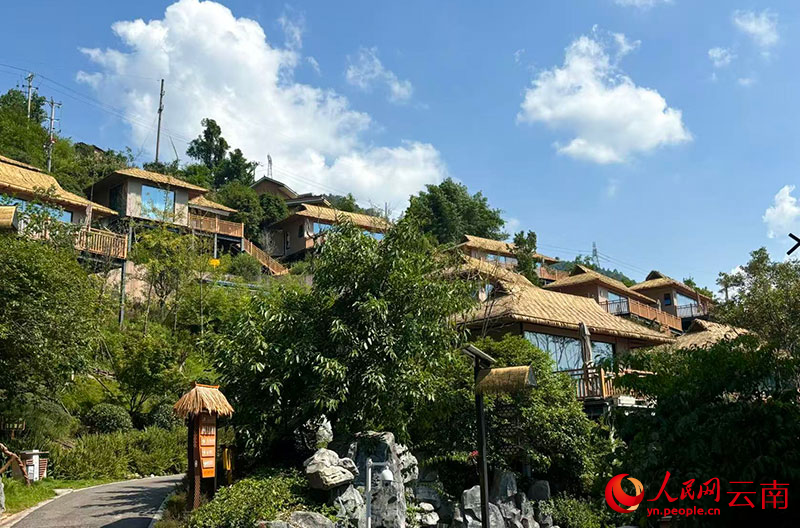 【3】绥江县千年渔村半山酒店。人民网-雷霁摄