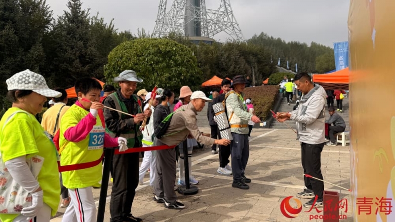 途中游戏点。人民网 况玉摄
