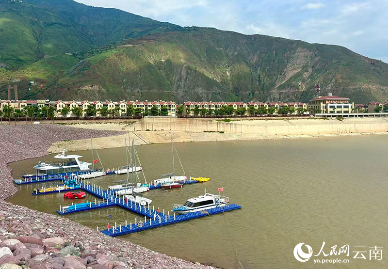 临港社区帆船基地。人民网 雷霁摄