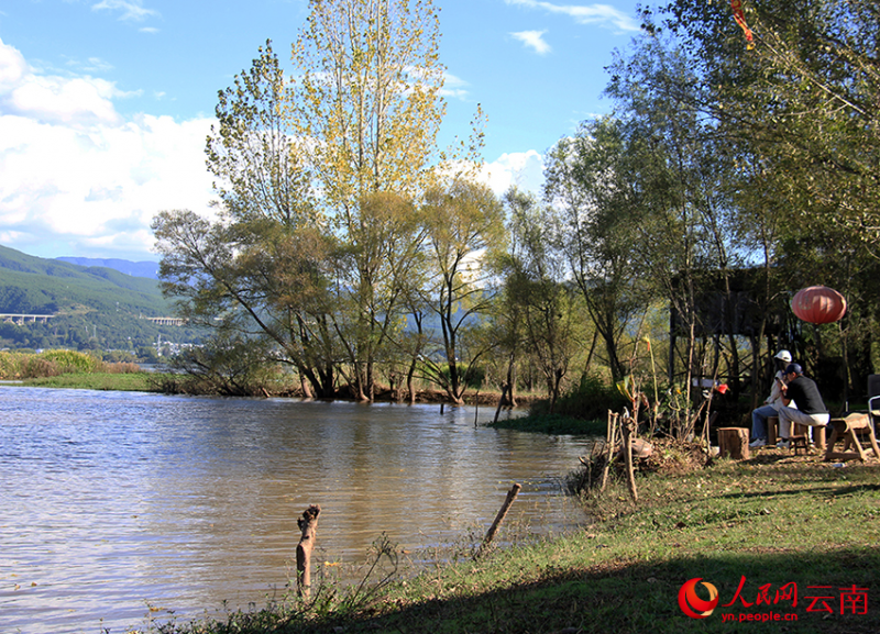 秋日剑湖风景好。人民网记者-程浩摄