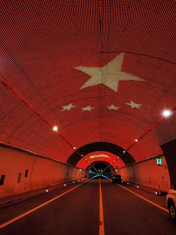 国道351线夹金山隧道