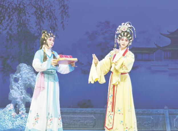 由梧州粤剧团倾情演出的传统粤剧《女驸马》在南宁市群众艺术馆精彩亮相。 本报记者宾艺苑 摄